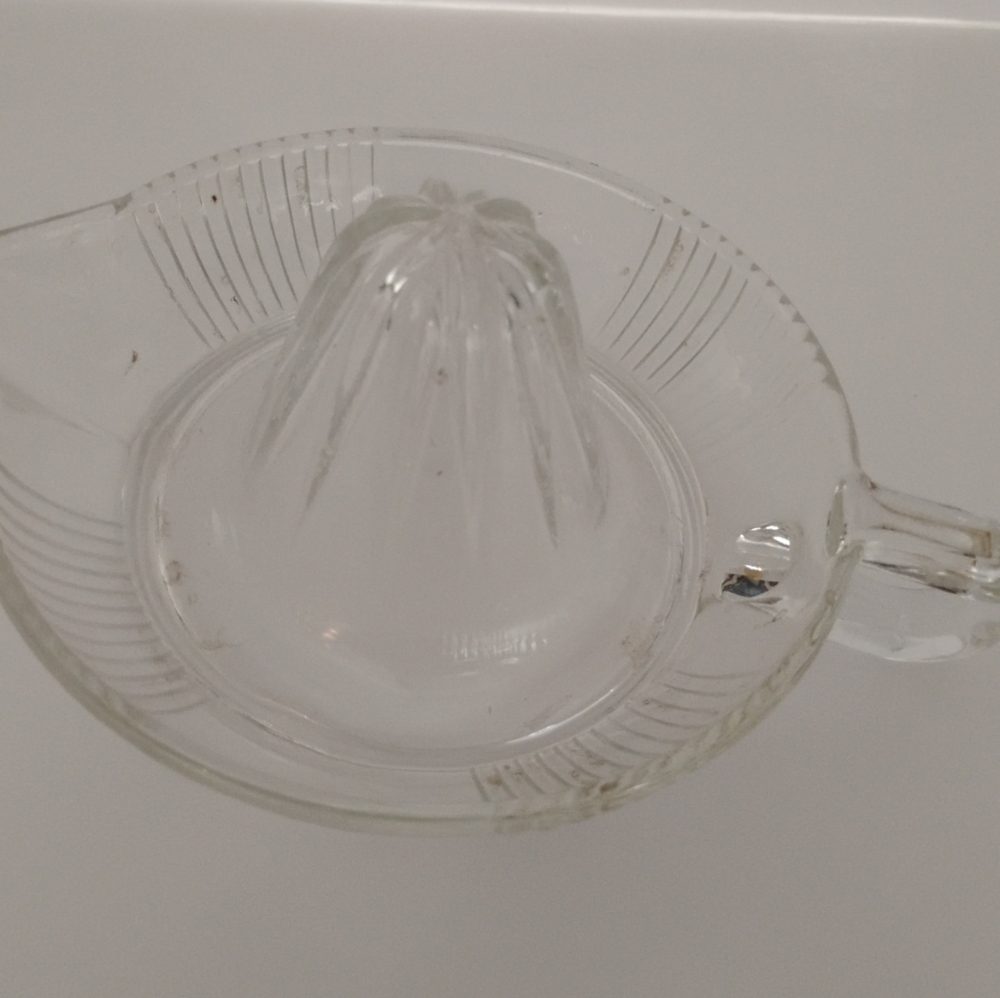VTG Large Clear Glass Juicer Reamer w/ Handle Kitchen Citrus Press Farmhouse